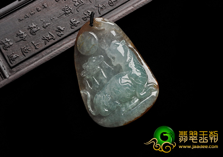 糯冰种褐黄翡缅甸翡翠A货虎啸山林挂件