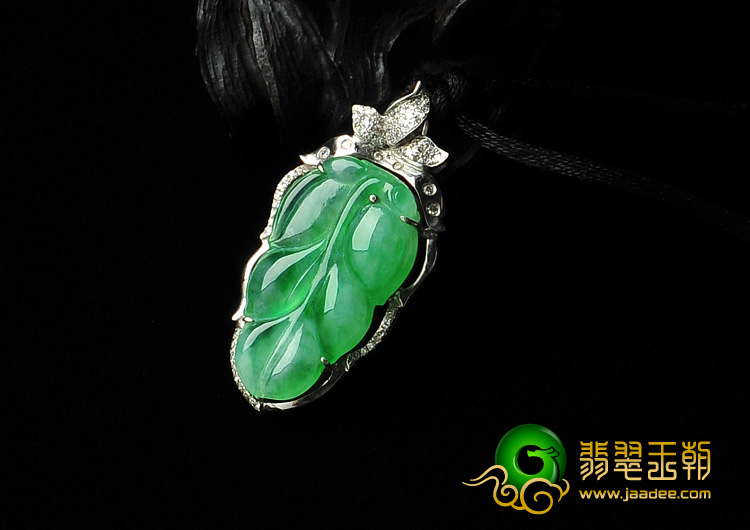 冰种翠色缅甸翡翠A货镶白金金枝玉叶胸坠（真钻）