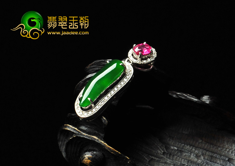 冰玻种正阳绿满绿缅甸翡翠A货镶白金胸坠（真钻宝石）