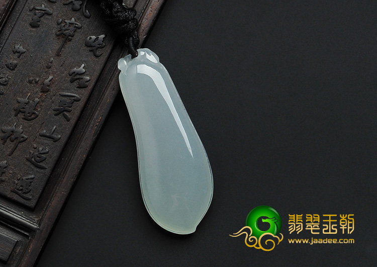 冰种晴水缅甸翡翠A货福瓜挂件