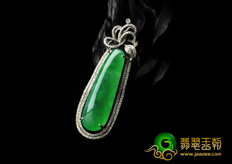 冰种阳绿满绿缅甸翡翠A货镶白金福瓜胸坠（真钻）