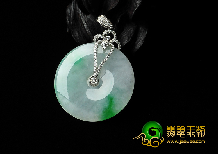 糯冰种飘翠缅甸翡翠A货镶白金平安扣胸坠（真钻）