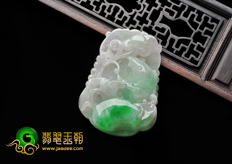 糯冰种翠色缅甸翡翠A货年年有余挂件