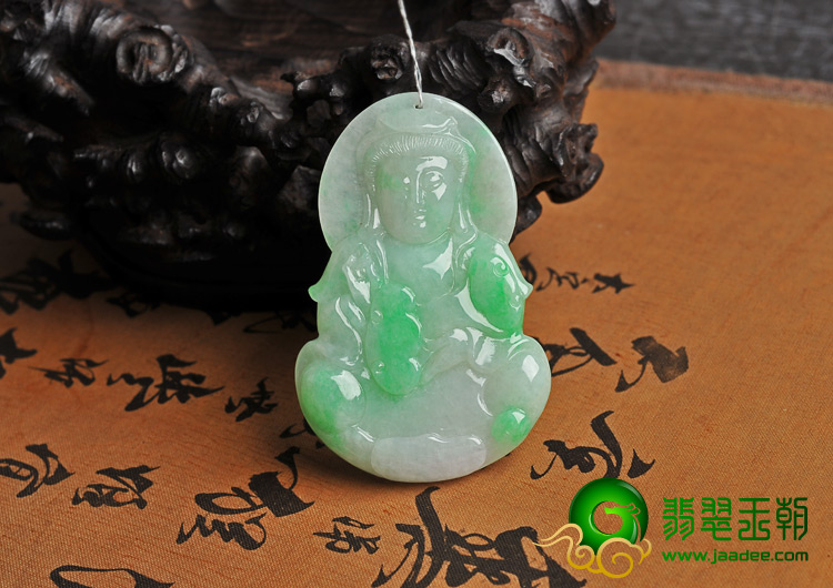 糯冰种翠色缅甸翡翠A货观音挂件