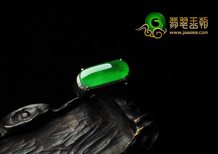 冰玻种正阳绿缅甸翡翠A货白金马鞍形戒指（真钻）