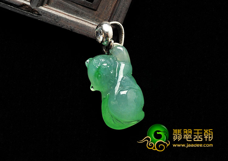 冰种翠色缅甸翡翠A货小猫胸坠