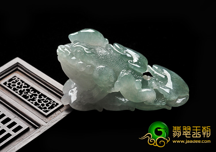 冰种晴水缅甸翡翠A货金蟾送福手玩件
