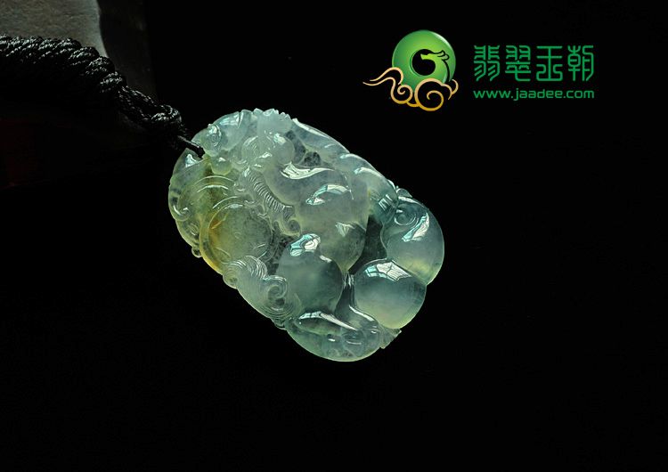 冰玻种三彩缅甸翡翠骏马奔腾挂件