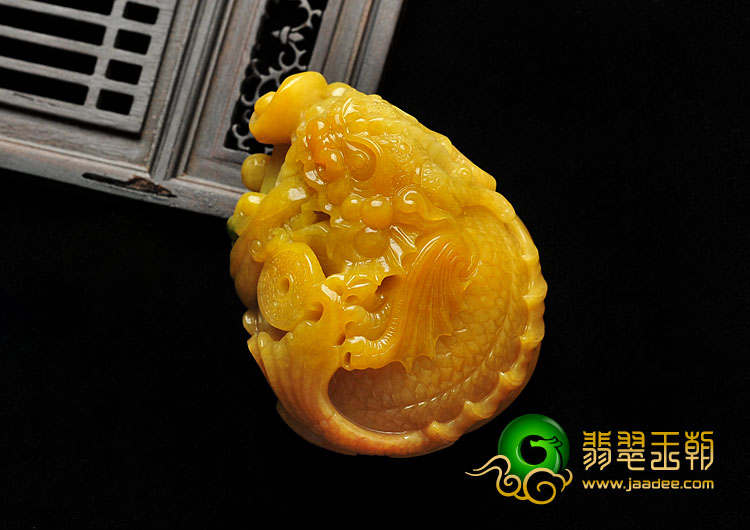 细糯种黄翡略带翠缅甸翡翠A货鱼龙变挂件/手玩件
