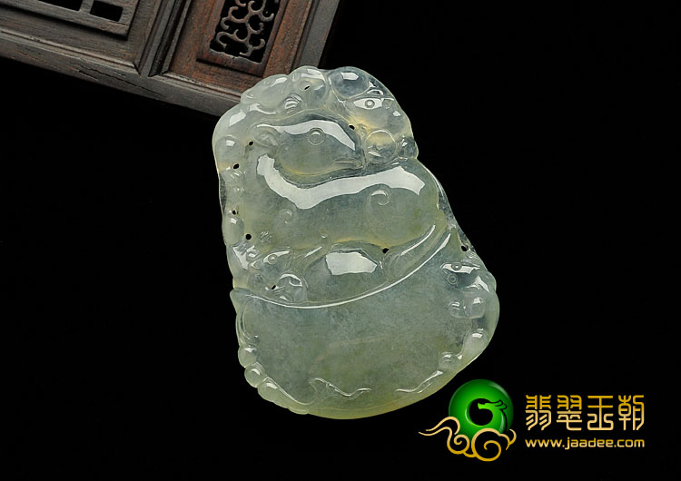 (超值推荐)冰种淡黄翡缅甸翡翠A货鹿回头挂件