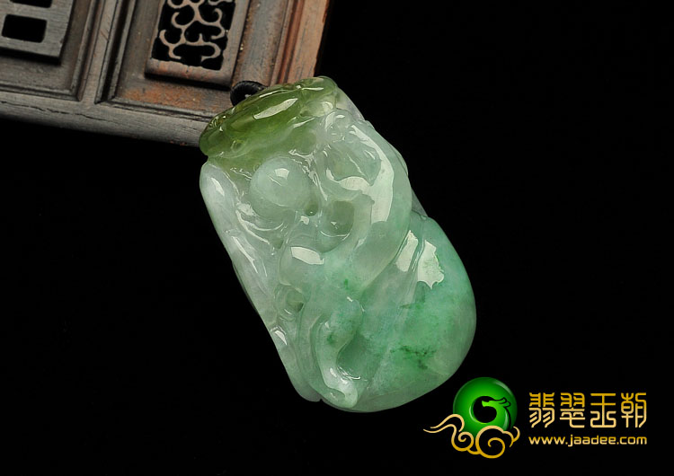 糯冰种翠色略带褐黄翡缅甸翡翠A货螭龙挂件