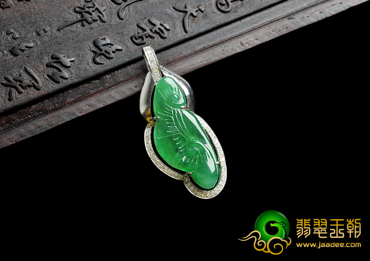 冰种翠色缅甸翡翠A货满绿镶白金如意胸坠（真钻）