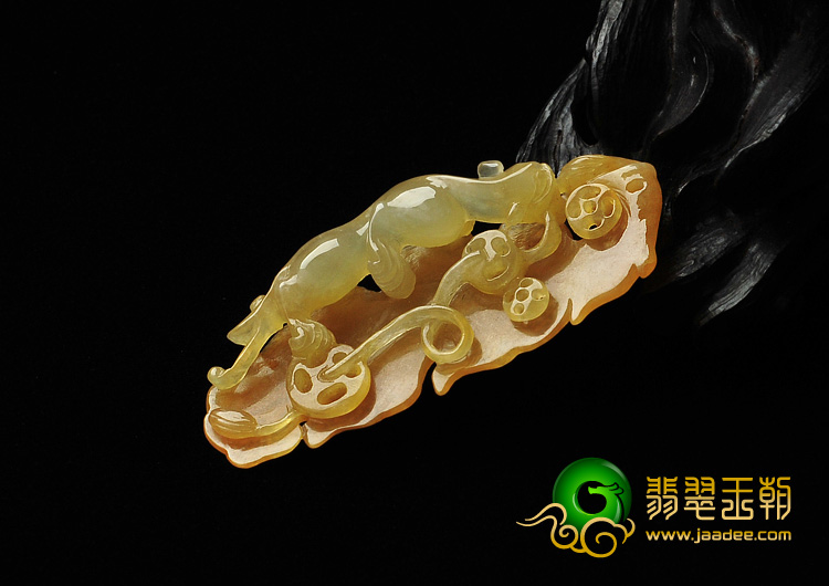 糯冰种黄翡缅甸翡翠A货一夜成龙挂件