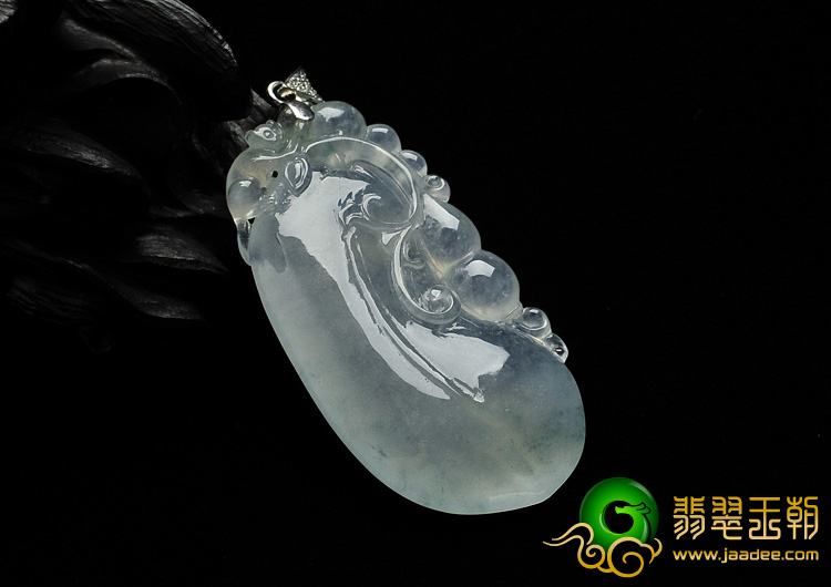 冰玻种晴水略飘花缅甸翡翠A货福瓜挂件