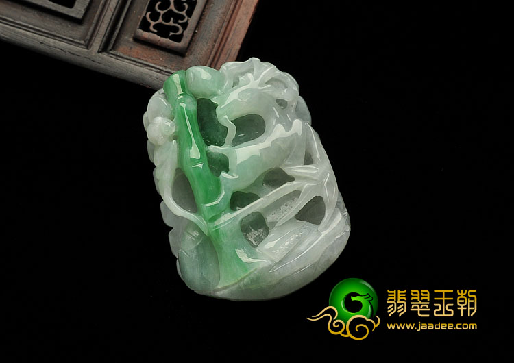 糯冰种翠色缅甸翡翠A货逐鹿中原挂件