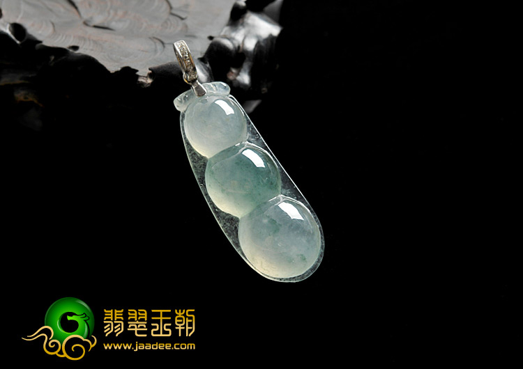 冰种飘花缅甸翡翠A货四季豆挂件