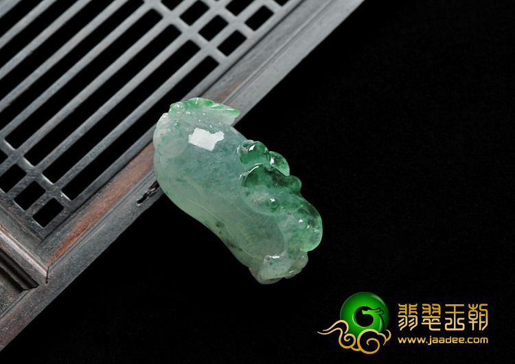 冰种飘花缅甸翡翠A货福瓜挂件