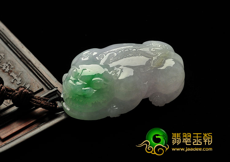 糯冰种春带彩缅甸翡翠A货貔貅挂件
