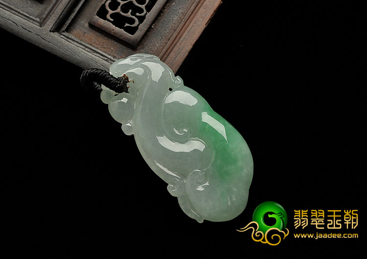 糯冰种翠色缅甸翡翠A货如意挂件
