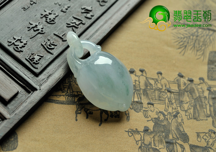 冰种飘花缅甸翡翠A货寿桃挂件