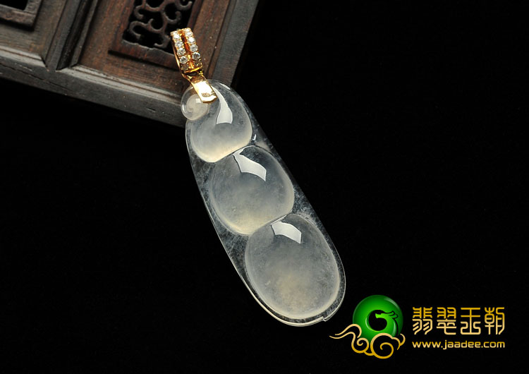 冰玻种缅甸翡翠A货镶金扣四季豆挂件（真钻）
