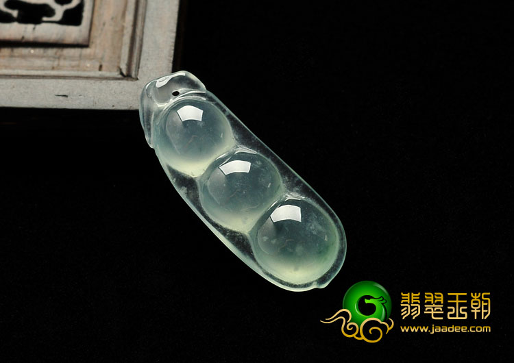 冰玻种略飘花缅甸翡翠A货四季豆挂件