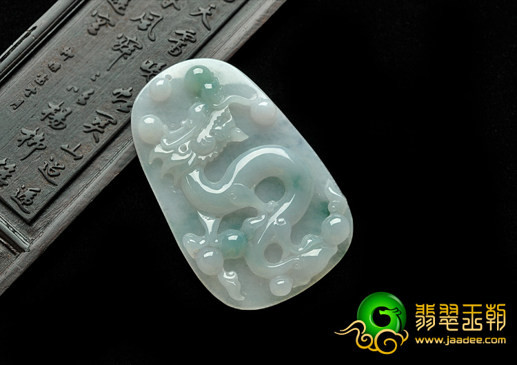 糯冰种飘花缅甸翡翠A货龙牌挂件