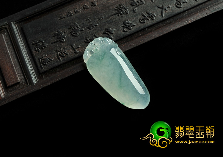 冰种飘花缅甸翡翠A货福瓜挂件