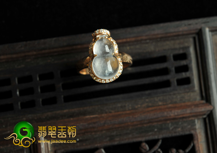 玻璃种强莹光缅甸翡翠A货镶玫瑰金葫芦戒指（真钻）