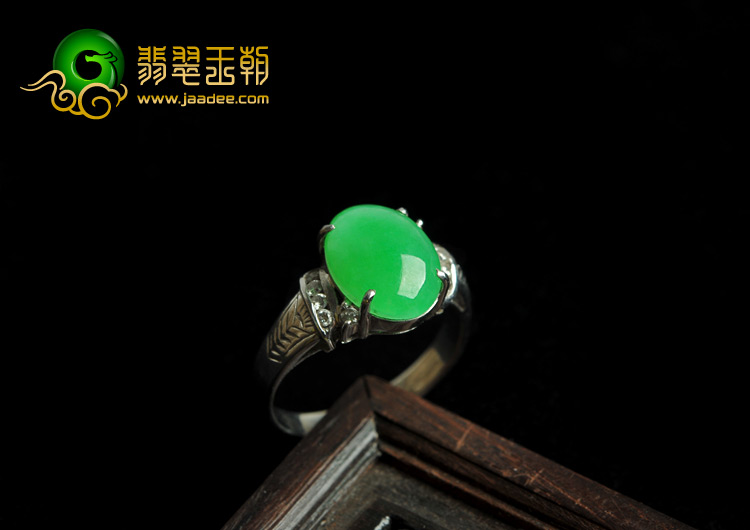 冰种阳绿缅甸翡翠A货镶白金戒指(真钻)