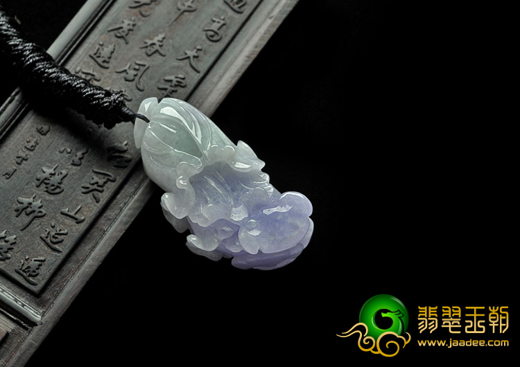 糯冰种春色缅甸翡翠A货白菜挂件