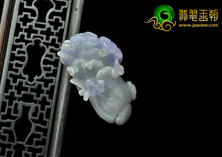 糯冰种春色缅甸翡翠A货白菜挂件