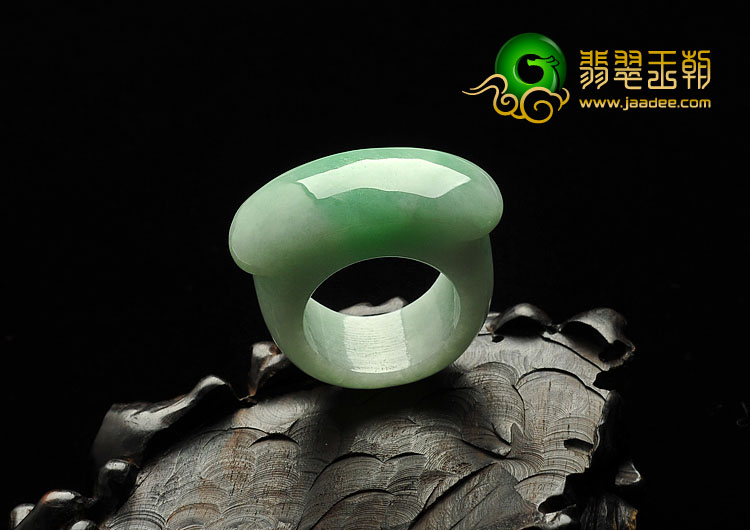 细糯种豆色缅甸翡翠A货马鞍戒指