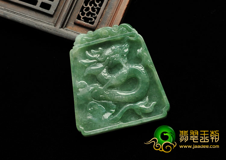 糯冰种晴水缅甸翡翠A货龙牌挂件
