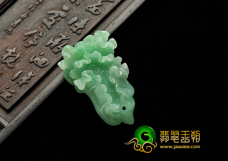 糯冰种豆色缅甸翡翠A货白菜挂件