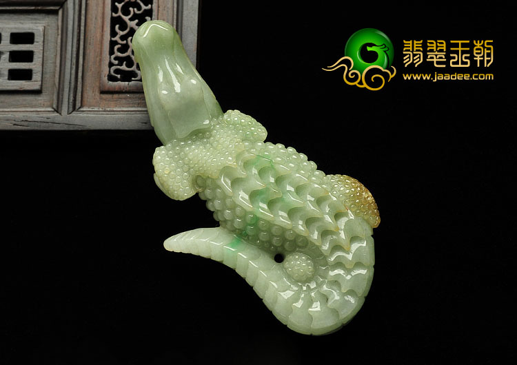 细糯种晴水缅甸翡翠A货鳄鱼挂件