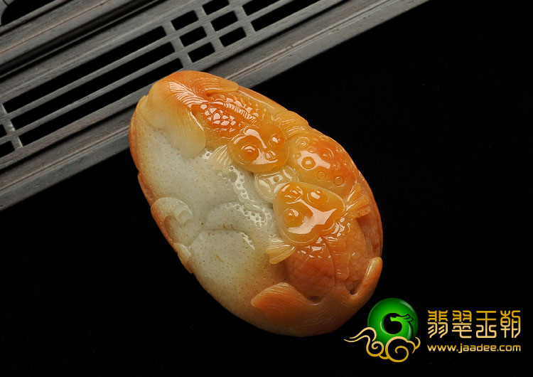 细糯种黄翡缅甸翡翠A货金鱼挂件