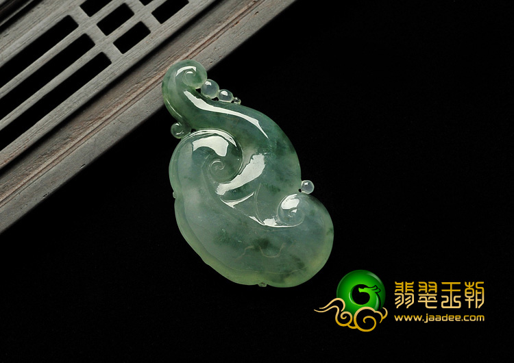 冰种飘花缅甸翡翠A货如意挂件