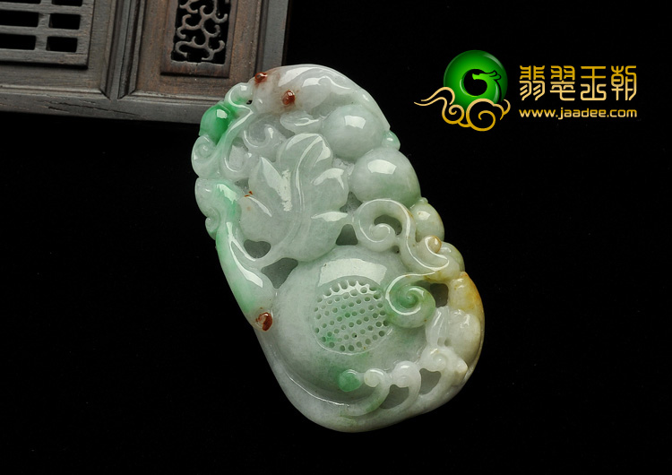 糯冰种多彩缅甸翡翠A货年年有余挂件