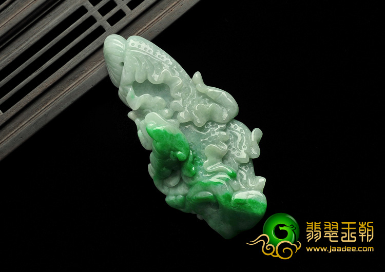 细糯种飘翠缅甸翡翠A货白菜挂件