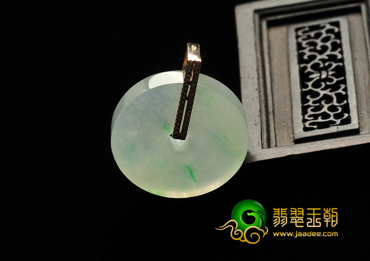 冰种飘翠缅甸翡翠A货镶玫瑰金平安扣胸坠（真钻）
