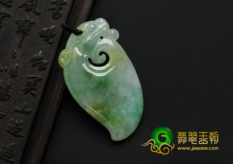 糯冰种黄加绿缅甸翡翠A货府中有龙挂件