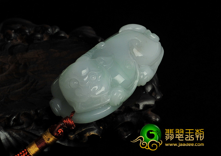 糯冰种晴水缅甸翡翠A货财源广进手玩件