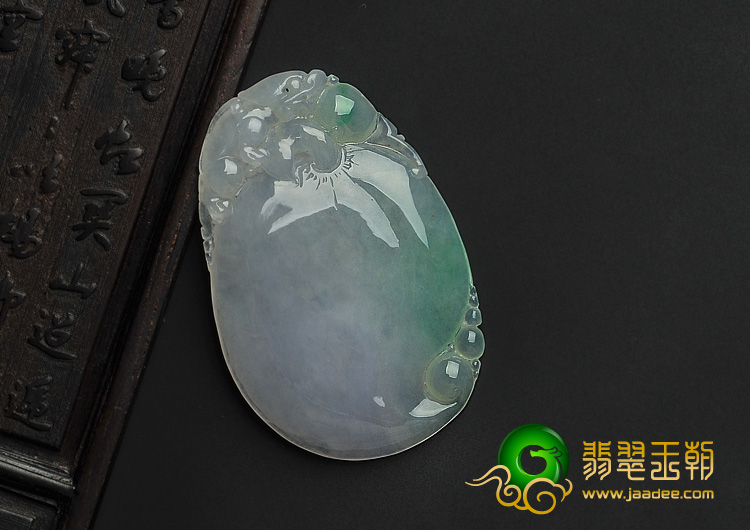 糯冰种春带彩缅甸翡翠A货福瓜挂件