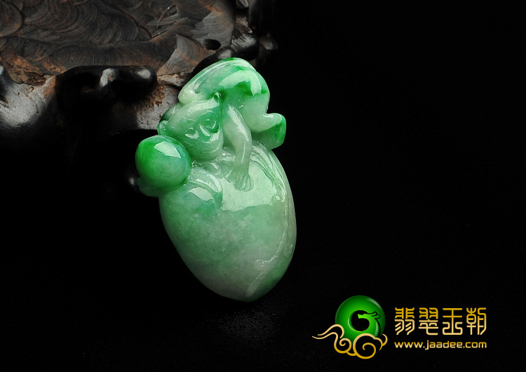 feicui细糯种翠色缅甸翡翠A货灵猴献寿挂件