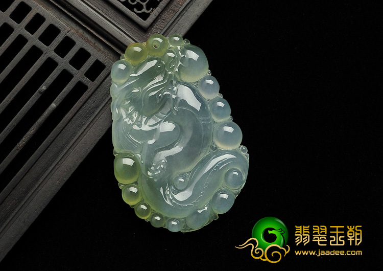 冰种晴水略带黄翡缅甸翡翠A货龙戏珠挂件