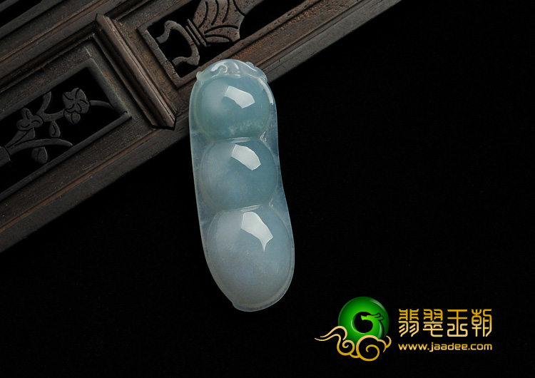 糯冰种晴水缅甸翡翠A货四季豆挂件