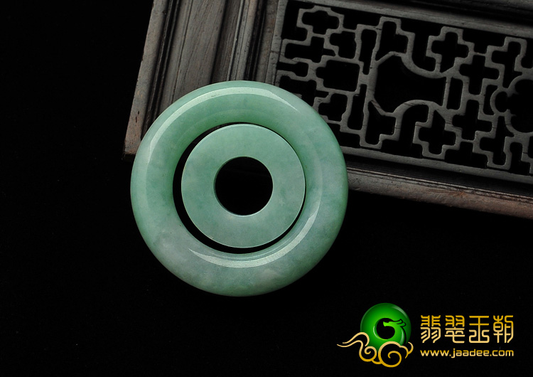 糯冰种豆色缅甸翡翠A货时来运转挂件