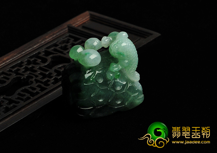 糯冰种黑色飘翠缅甸翡翠A货三脚蟾挂件