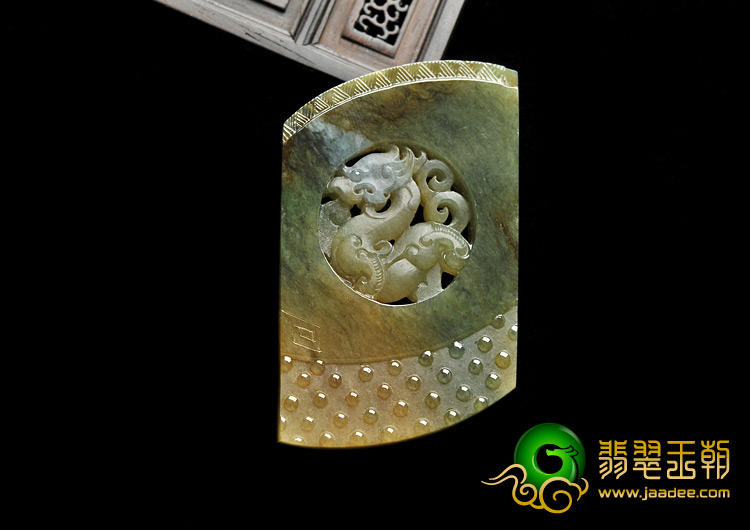 糯冰种青褐色缅甸翡翠A货仿古龙牌挂件